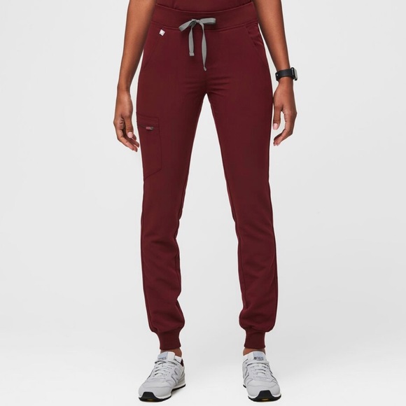 Figs NWT Zamora Jogger Scrubs Burgundy S/P - Picture 1 of 6
